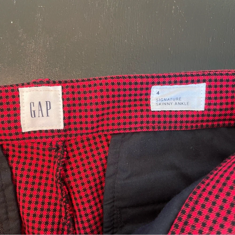 GAP Size 4 Black and Red Checkered Skinny Pants